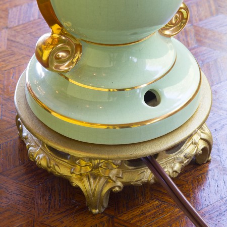 陶器ボディのテーブルランプ