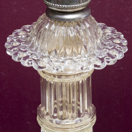 ガラス細工の燭台型ランプ