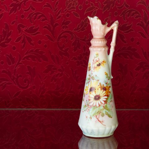 最終セール❗️アンティーク　燻し金色　青いガラス　細やかな細工のブローチ。長期保存 アメリカ 60s Giovanni by Longcraft ブローチ フローラル