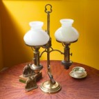 二灯のオイルランプ型テーブルランプ