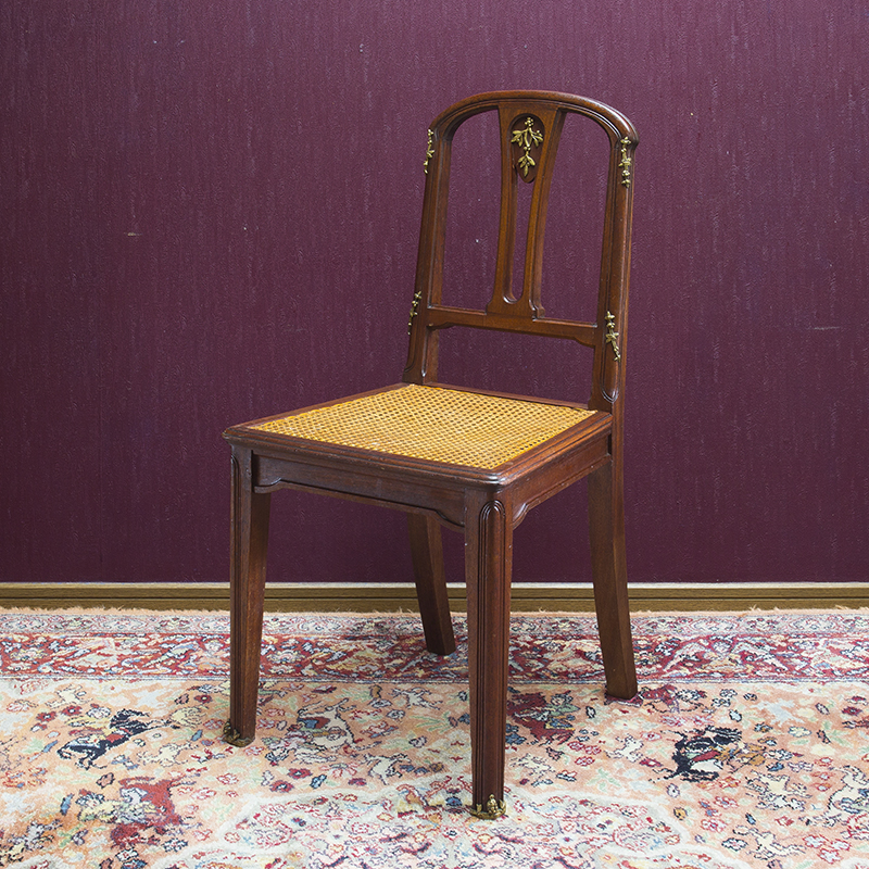 アンティークの椅子/オルモル