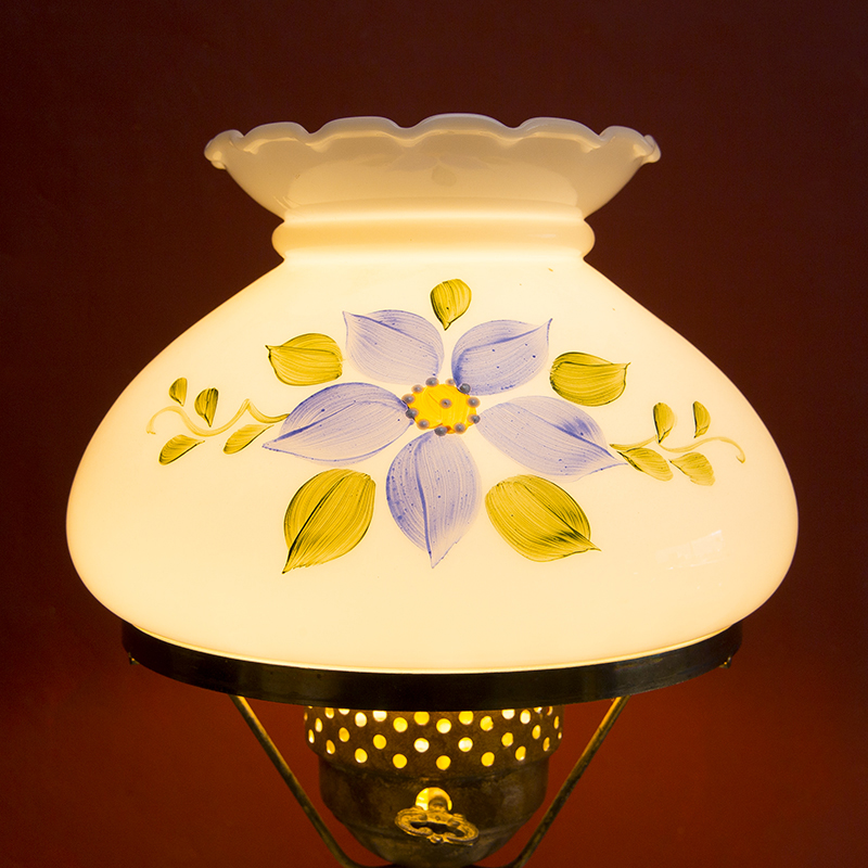 オイルランプ型のテーブルランプ/花の絵付け