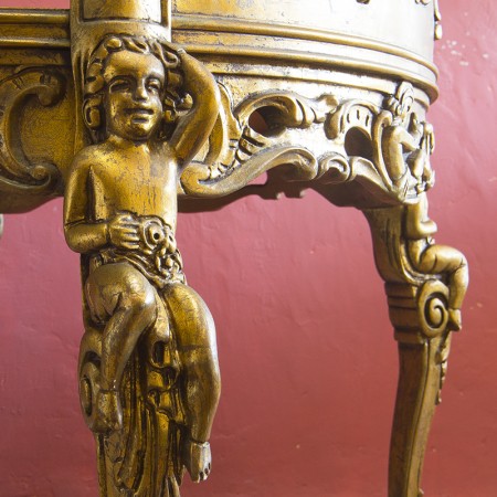 ロココ様式のゴールドテーブル