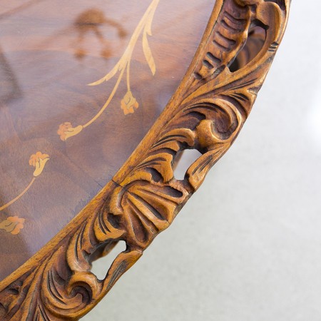 透かしと寄木細工のオーバルテーブル