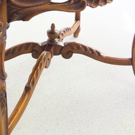 透かしと寄木細工のオーバルテーブル