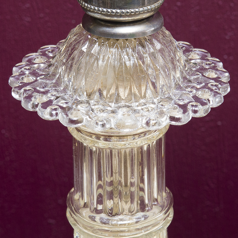 ガラス細工の燭台型ランプ