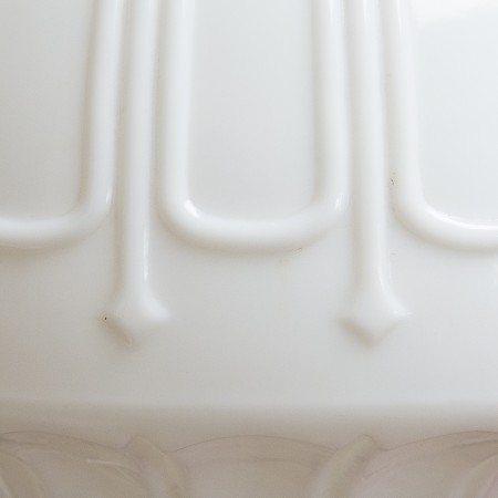 アンティークのペンダントランプ/ミルクガラス
