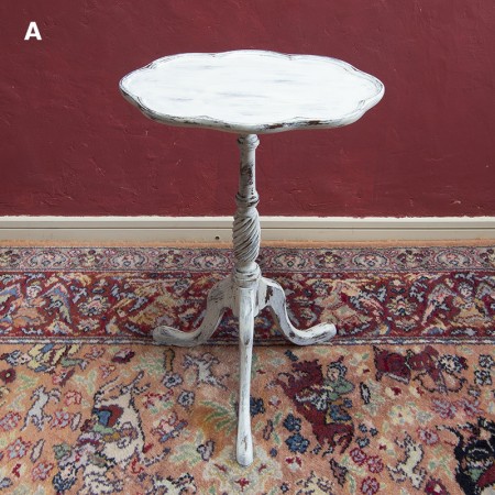 フレンチスタイルのトライポッドテーブル