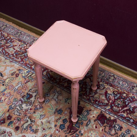 オールドローズピンクのスモールテーブル