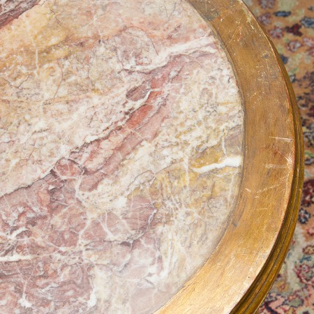 スワンモチーフの大理石トップテーブル