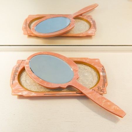 フラミンゴピンクのビンテージ手鏡