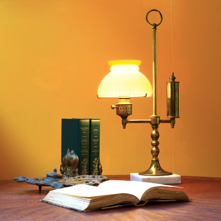 オイルランプ型のテーブルランプ/イエロー