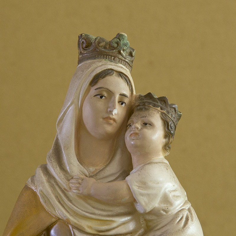 アンティークの聖母子像